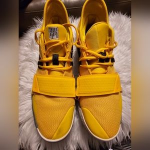 Yellow/Gold Nike PG 2.5 'Moon Exploration' BQ sz. 11